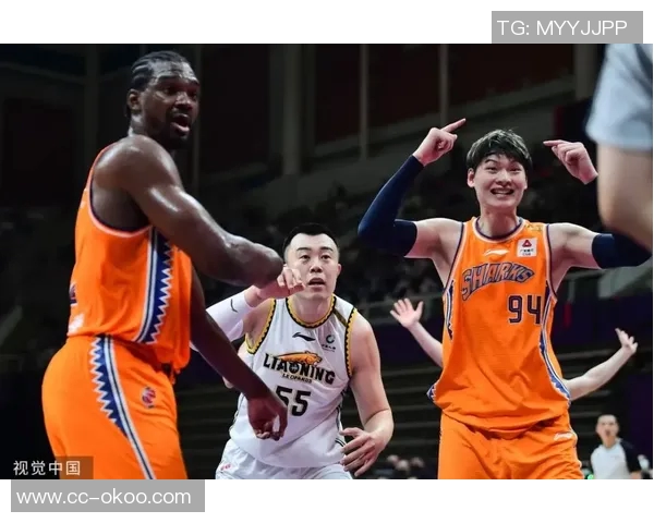 鲍威尔首节火力全开三分球三连击并制造三分犯规表现抢眼